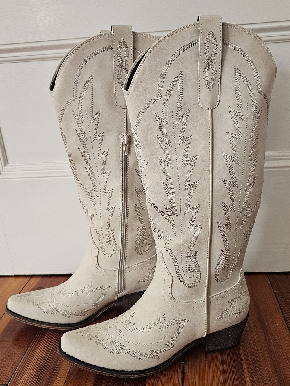Redtop Faux Leather White Cowboy Boots With Zip Low Heel Size 9